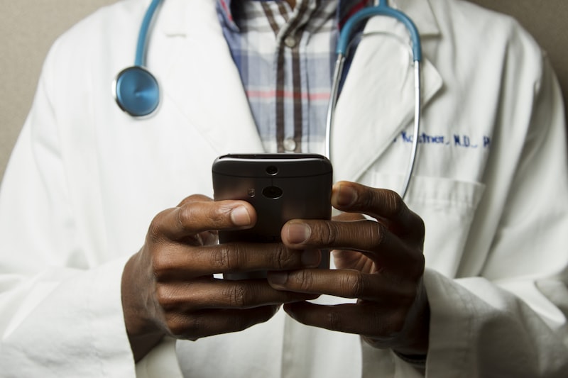 Automatización Agéntica en Salud: Gestión Clínica y Operaciones Médicas